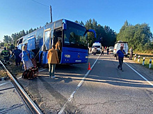 Что известно о столкновении автобуса с туристами с поездом в Ленобласти