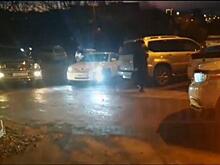 Автомобили не могут подняться в этом месте во Владивостоке