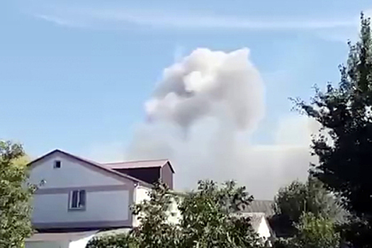 Появились кадры взрывов в районе поселка Новофедоровка в Крыму