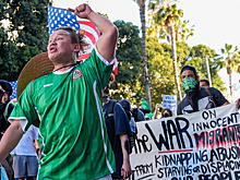 Так себе подарок: в день рождения Трампа на улицы вышли тысячи его противников