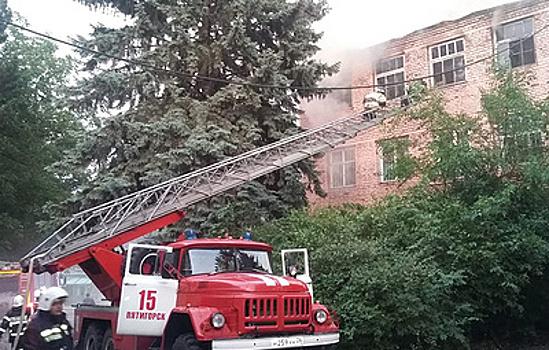 На складе в Ставропольском крае произошел пожар