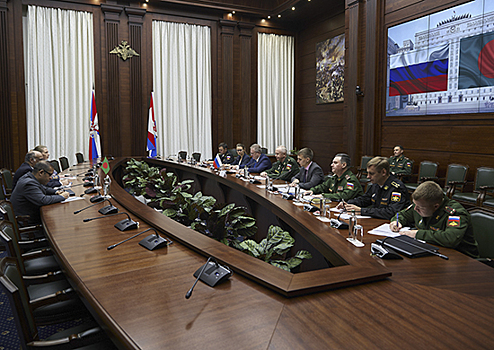 Замминистра обороны России генерал-полковник Александр Фомин провел встречу с Чрезвычайным и Полномочным Послом Бангладеш