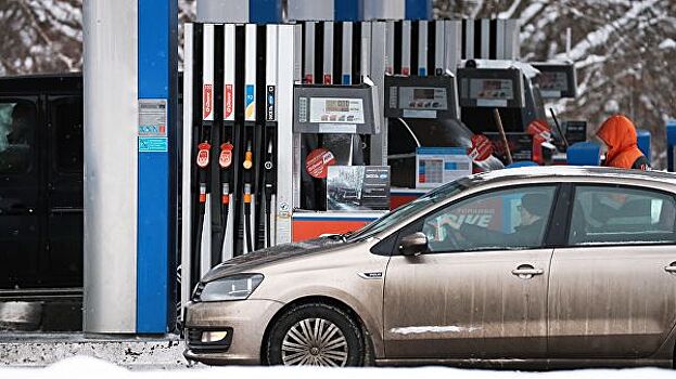 Власти Ямала назвали факторы, влияющие на доступность бензина в регионе