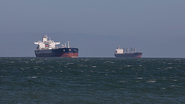 FT: в водах Турции образовался затор танкеров после введения потолка цен на нефть из РФ
