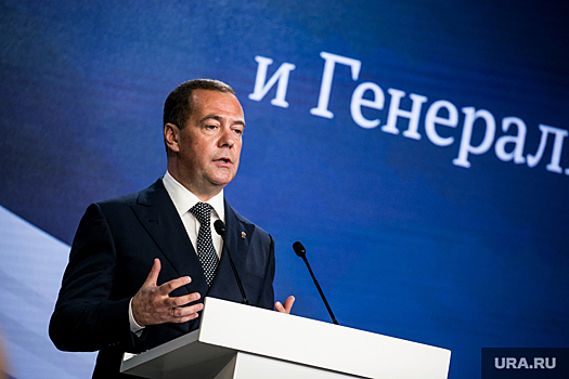 Медведев на латыни порадовался за экономику России