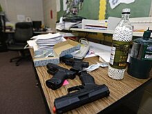 Военные эксперты рассказали о шансах вооружённого учителя остановить террориста в школе