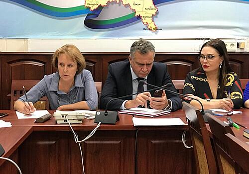 Минздрав Кировской области еженедельно проводит прямые линии по вопросам льготного лекарственного обеспечения