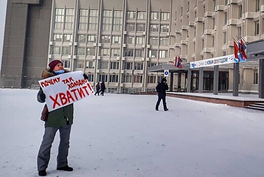 Житель Красноярска устроил пикет против мороза