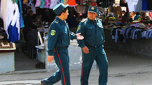 Порочат звание: сотни узбекских милиционеров пошли под суд