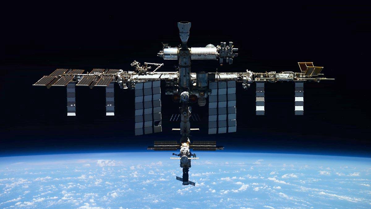 «Роскосмос»: МКС можно будет увидеть в мае из европейской части России