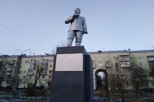 В Казани исправят ошибку на памятнике Серго Орджоникидзе