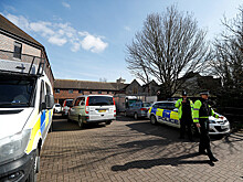 Британские полицейские оцепили детскую площадку у дома Скрипаля в Солсбери