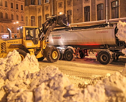 Смольный покажет уборку снега в Петербурге в прямом эфире