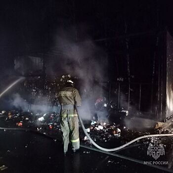 Грузовик с посудой из стекла загорелся на трассе М-7 в Нижегородской области