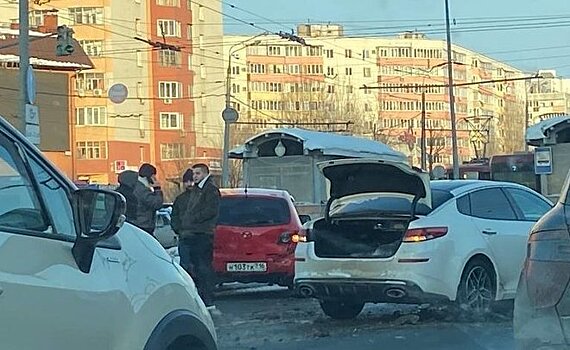 На проспекте Ямашева в Казани образовалась километровая пробка из-за ДТП