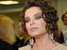 Полиция допросила подозреваемую в краже драгоценностей Наташи Королевой