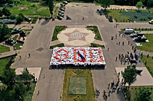 Нижегородцы создали масштабное изображение российского флага и цифры «800»