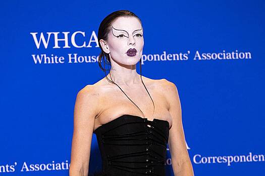 Джулия Фокс обвинила Ким Кардашьян в копировании ее стиля