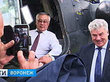 В Воронеже представители Совета Федерации с азартом забирались в «Чёрную акулу» и Су-34