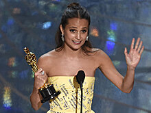 Постер новой "Лары Крофт" озадачил зрителей