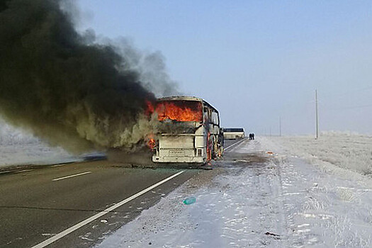 МВД Казахстана считает несчастным случаем возгорание автобуса с людьми