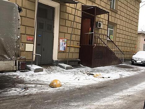 Коммунальщики восстановили полусферы на Щербаковской улице