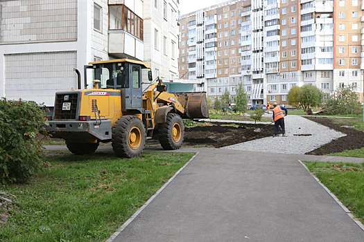 Ремонт разбитого двора недалеко от Кузбасского парка стартовал в Кемерове