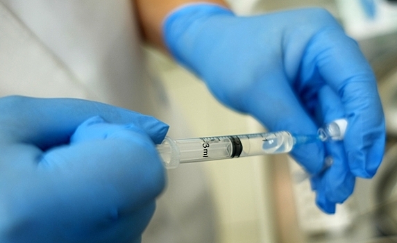 В Роспотребнадзоре заявили о достаточном количестве антител у 95,8% привитых «ЭпиВакКороной»