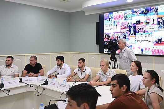 Мурат Кумпилов вручил премии ведущим спортсменам и тренерам республики