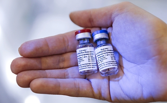 В Венгрии назвали сроки импорта вакцины от COVID из РФ
