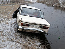 В Башкирии ветер за полчаса опрокинул два автомобиля