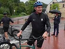 Президент постсоветской страны нарушил ПДД и попал на видео