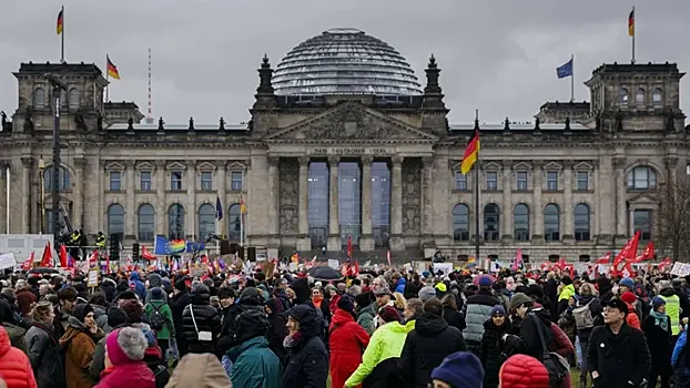 Тысячи немцев вышли на акцию за мирные переговоры по Украине