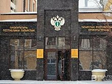 Снег упал на крышу машины в казанском дворе — прокуратура начала проверку