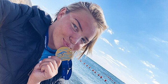 «В три года семь месяцев плыла на соревнованиях в плавках с уткой». Курцева — о стайерском плавании и мечтах о тяжелой работе