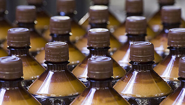 Депутаты запретят россиянам «пить пиво» из пластиковых бутылок. Какова цель проекта?