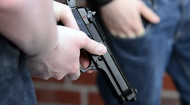 Россиянин напал с пистолетом на 16-летнего подростка из-за 280 рублей