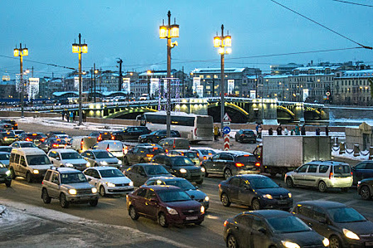 За сутки в Петербурге эвакуировали почти 500 автомобилей