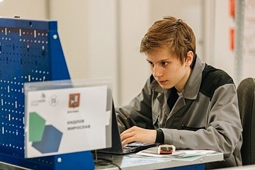 Двое выпускников школы №1212 набрали 100 баллов по физике и информатике