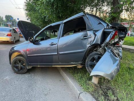 В Кирове водитель «Гранты», меняя ряд, «подставился» под «Киа Рио»