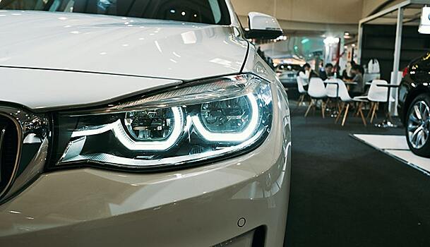 В России могут ввести штрафы за навязывание услуг при покупке авто