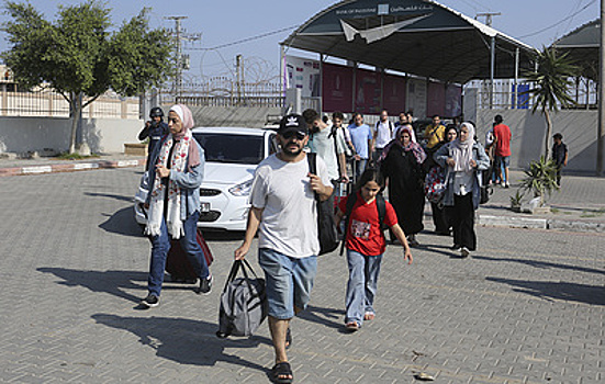 Sky: сотни иностранных граждан покидают Газу через КПП "Рафах"