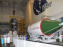 На Байконуре заправили перед стартом космический грузовик "Прогресс МС-10"
