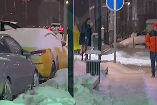 Звезда «Дома-2» пыталась попасть домой и сломала шлагбаум