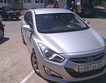 В Волгограде машина с номерами администрации выселила водителей с парковки детской больницы
