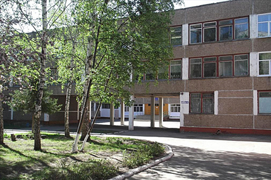 Российского подростка избили в школе и запугали его мать