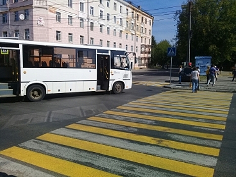 Из-за столкновения с автобусом «Hyundai Getz» улетел в столб (ФОТО)