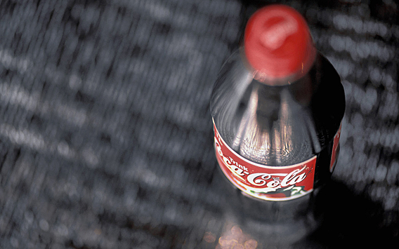 В Москве начали проверку жалоб на подозрительную Coca-Cola
