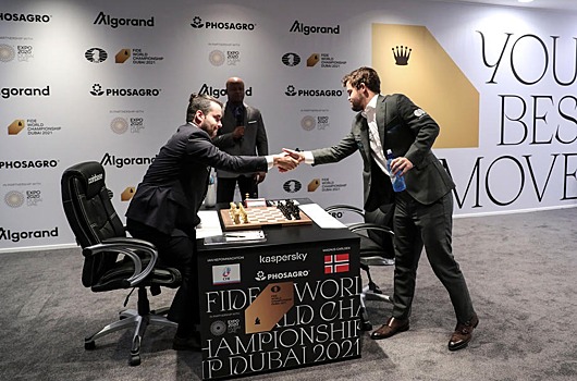 Ян Непомнящий и Магнус Карлсен сыграли вничью в 5 партии матча за звание чемпиона мира по шахматам