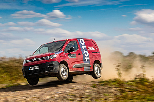 Посмотрите, как раллийный гонщик проверяет на прочность Citroen Berlingo